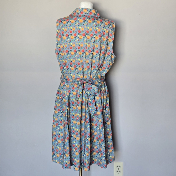 Chic Floral Button-Up Midi Dress - Picture 15 of 16